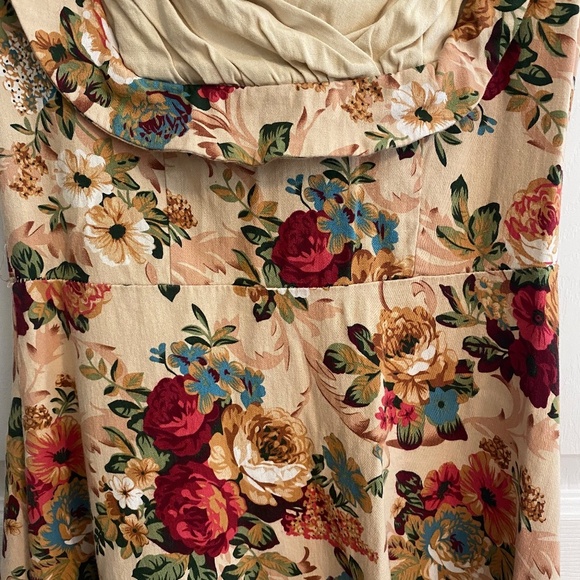 Knee Length Sleeveless Floral Dress with Scoop Bust and Back Zipper Size S - Picture 5 of 8